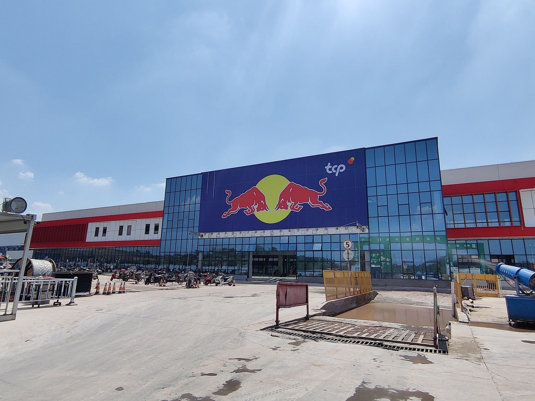 投资额最大的项目,今年年底,泰国天丝集团内江红牛饮料即将正式上市