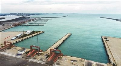 7月17日拍摄的空荡荡的海口新海港（无人机照片）