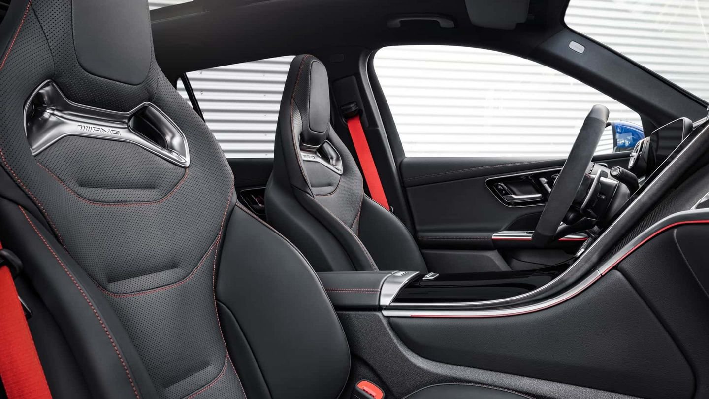 梅赛德斯奔驰推出新款 AMG GLC 旗舰 SUV 车型：功率可达 671 马力