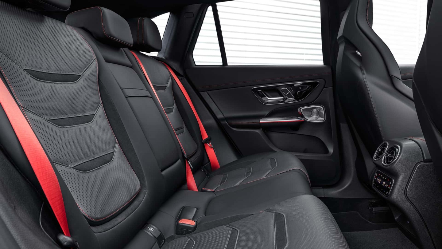 梅赛德斯奔驰推出新款 AMG GLC 旗舰 SUV 车型：功率可达 671 马力