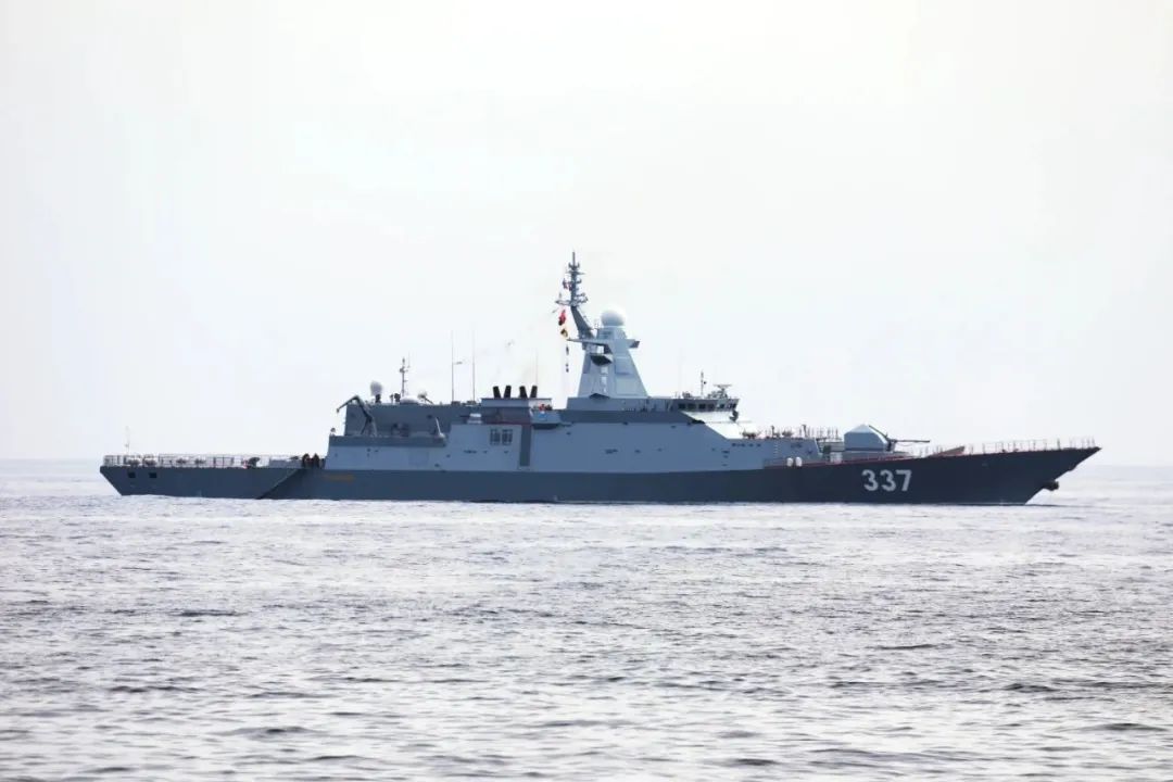 俄"轰鸣"号护卫舰抵达联合演习区.张海龙 摄