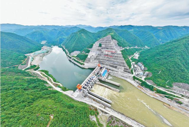 图为引汉济渭工程主水源工程黄金峡水利枢纽.人民日报记者 雷声 摄