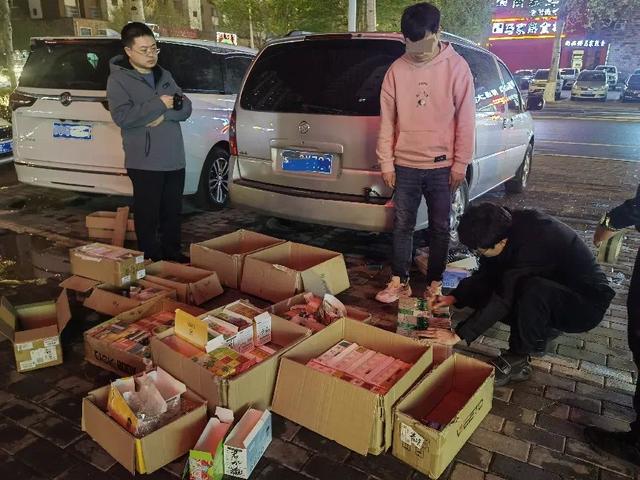 警方现场查扣雪茄烟杆31个