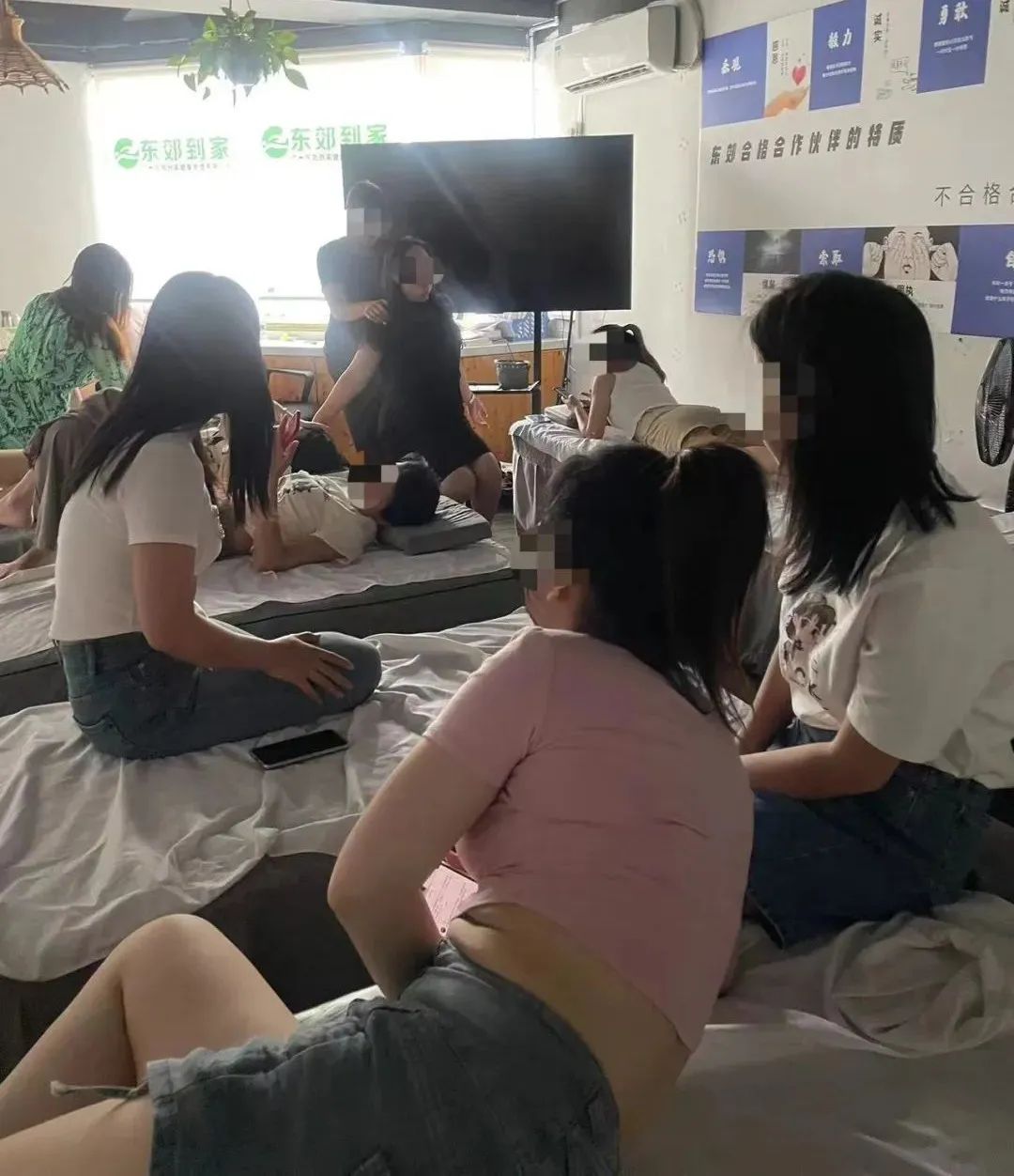 东郊到家技师培训现场图源:盐财经记者 摄