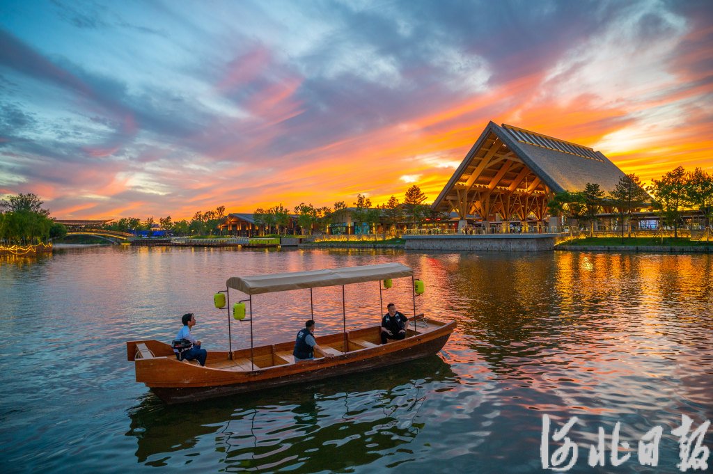 渔田七里海度假区是秦皇岛市北戴河新区首家沉浸式夜游度假区是夜间