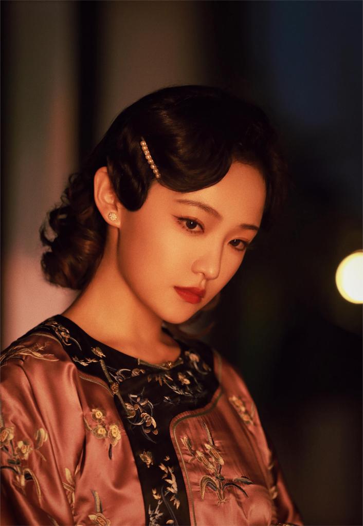 欢娱影视演员吴佳怡古风妆造写真 化身忧郁温柔民国千金!_高清图集_新