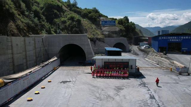 7月20日,记者从蜀道集团获悉,g8513九寨沟至绵阳高速公路控制性工程