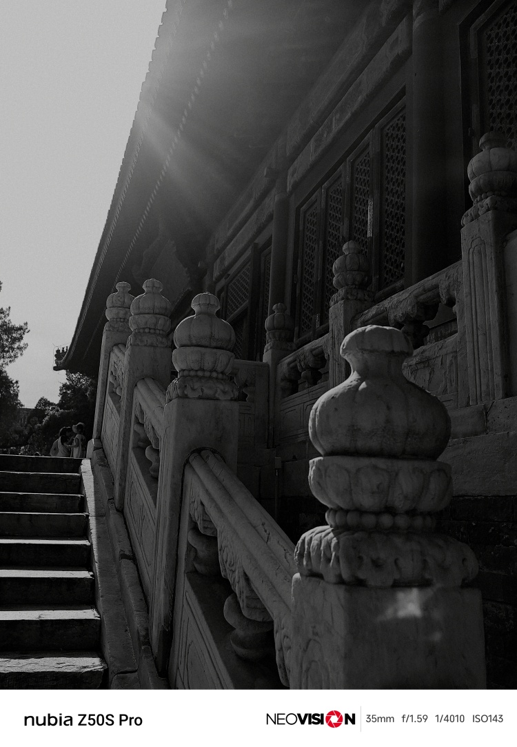 布列松风格黑白滤镜 图源：品玩 LU摄