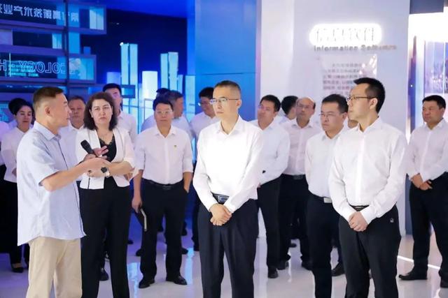 喀什地委领导孟庆源,李宏琪,张耘收,窦雪梅,药宁,古力扎尔·阿布都热