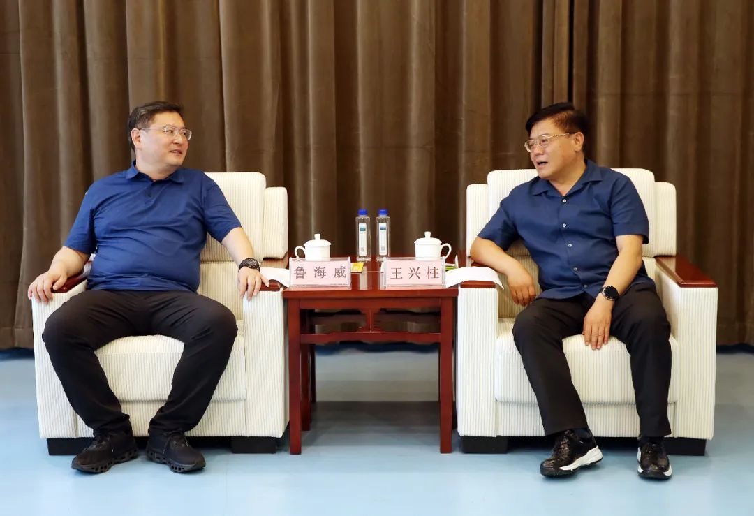 市领导王青伟,高健及相关部门负责同志参加会谈.