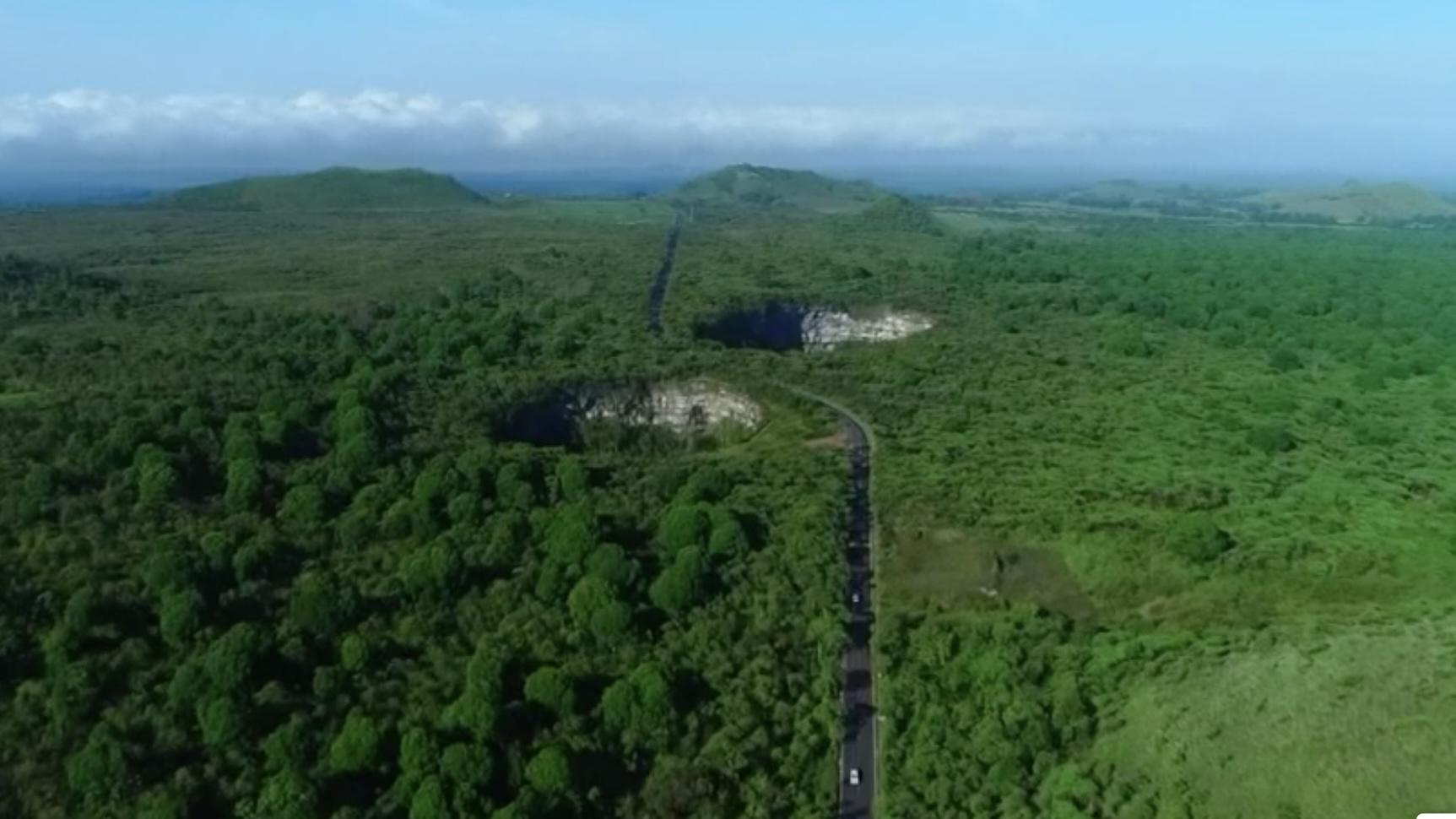 ▲两个火山口遗址