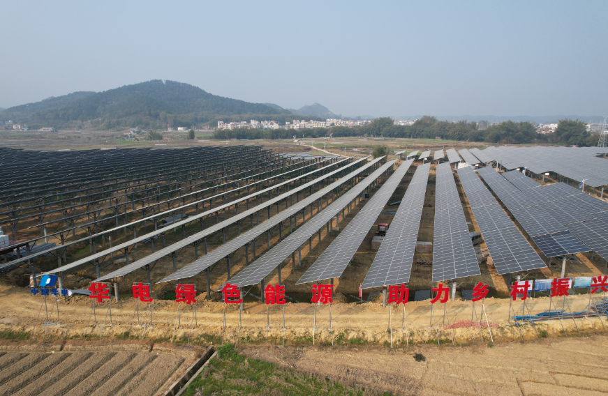 封开县南丰镇侯村村12.5mw"渔光互补"光伏示范区.黄瑛居 摄