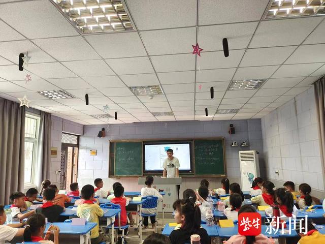 苏州大学志愿团队在沭阳县塘沟小学开展了油画棒绘出中国梦,传统