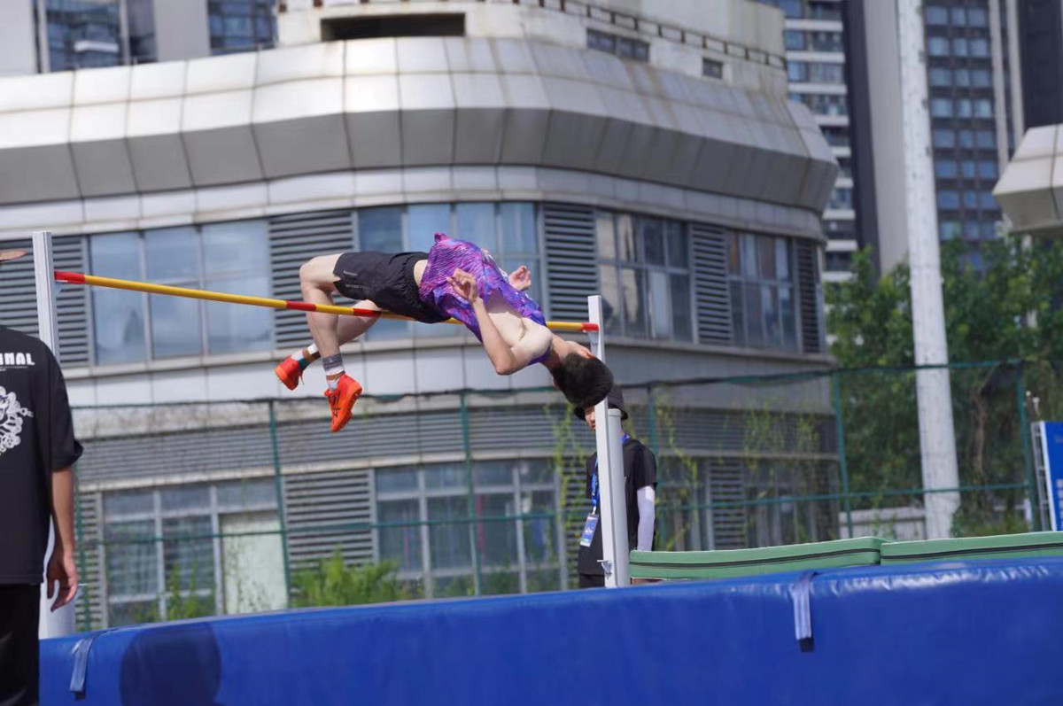 跳高比赛现场.赛事组委会供图