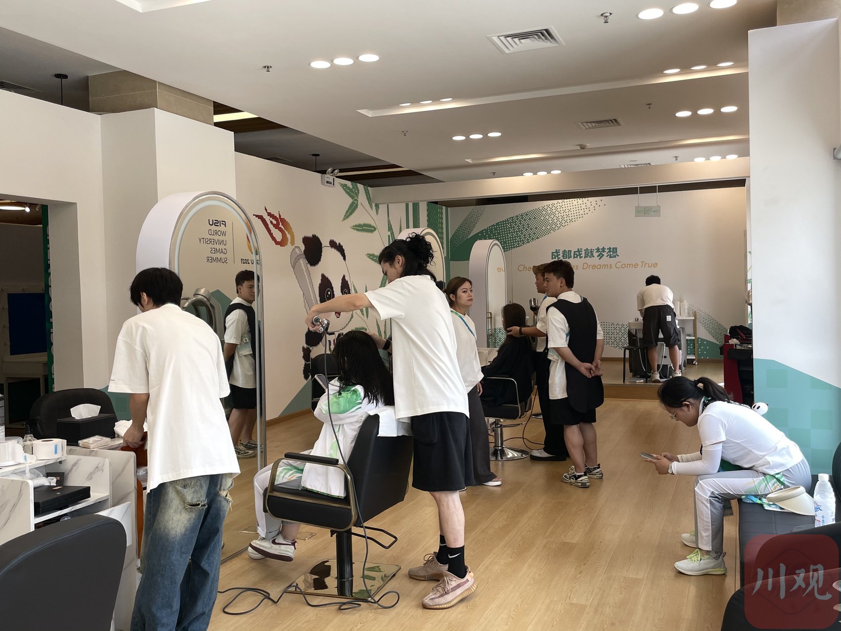 相约大运 成就梦想|探访成都大运村里的"tony老师":将推出大运会"特别