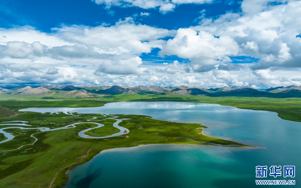 在西藏昌都市丁青县拍摄的布托湖景色(无人机照片).新华网旦增努布摄