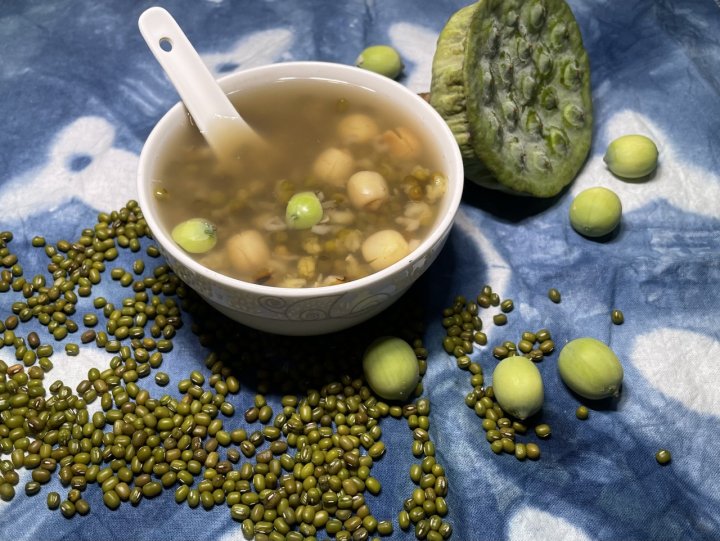 绿豆莲子粥,供图:西湖区中西医结合医院