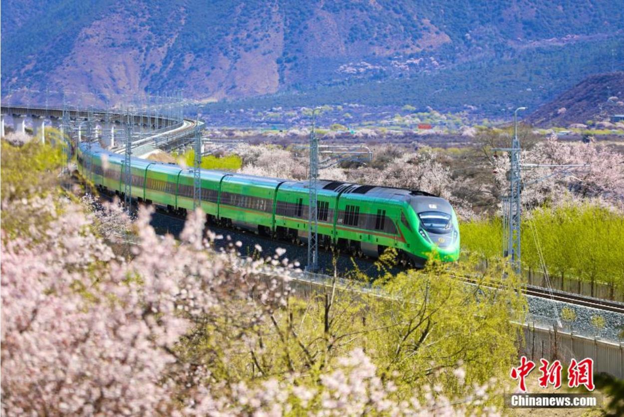 我们的家园|拉林铁路,一条穿梭雪域高原的"天路长龙"|林芝市_新浪财经