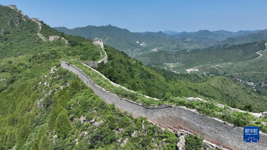 河北省迁安市境内的白羊峪长城(7月23日摄,无人机照片).
