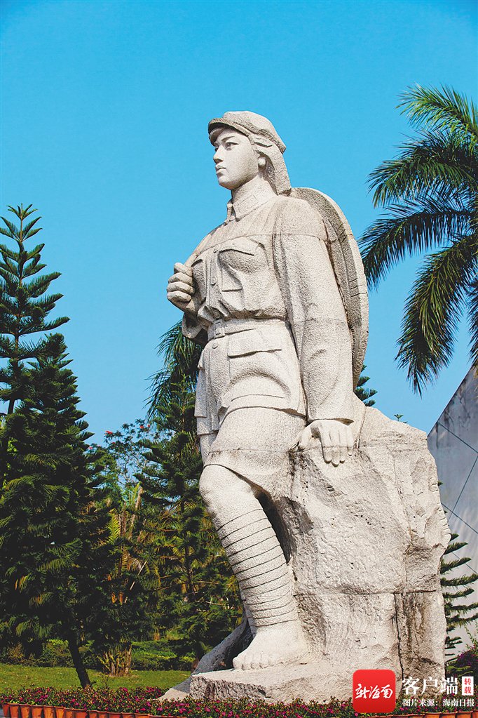 琼海红色娘子军雕像.李幸璜 摄