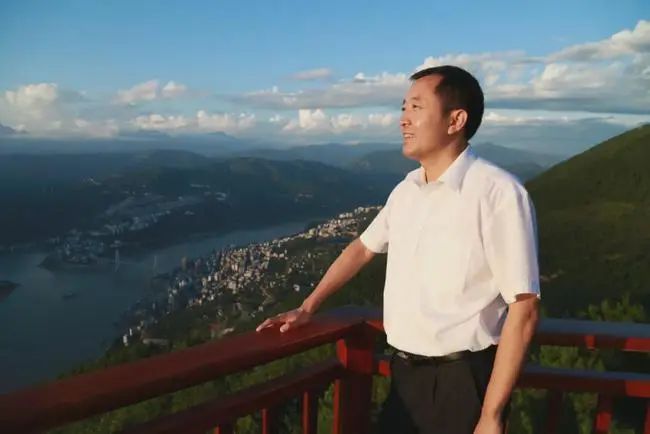 "陈行甲说:"当了县委书记后才知道,头天晚上有什么梦想,第二天早上