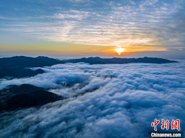 宜都市渔洋河流域云海景观犹如仙境.曹礼达 摄