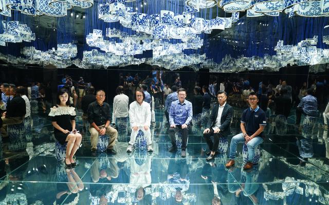 沙龙在空间场景艺术作品《花的三重境》中进行. 主办方供图