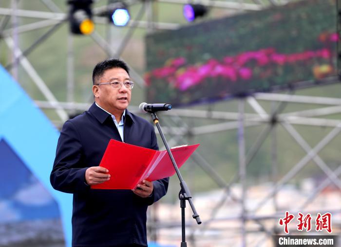 图为中共玉树州委书记蔡成勇致辞.薛蒂摄
