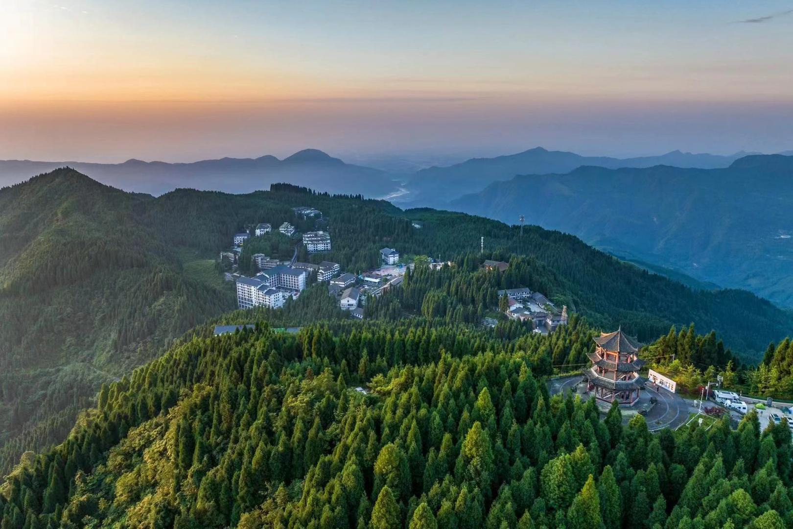 什邡蓥华山 周乐鹏 摄