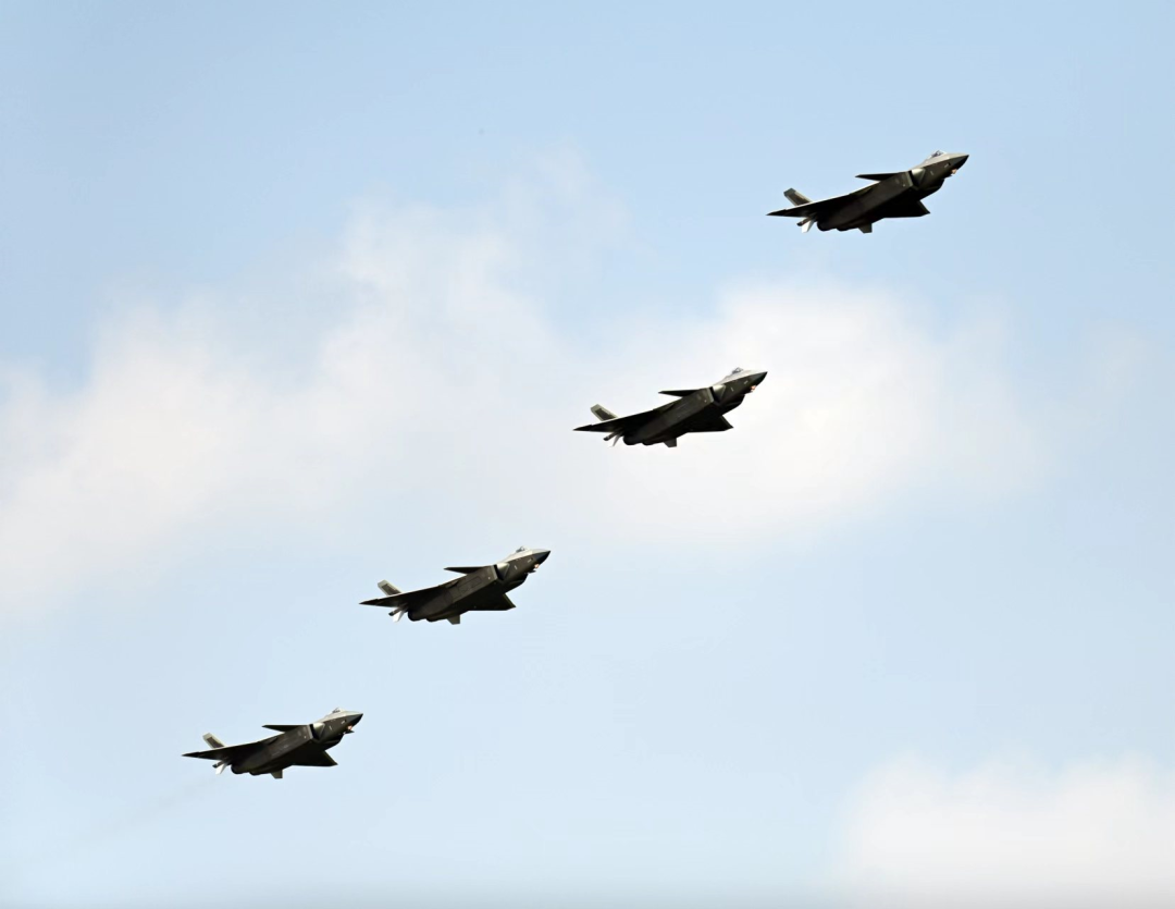 空军政治工作部主任姜平,空军纪委副书记兼监委副主任褚宏彬,空军参谋