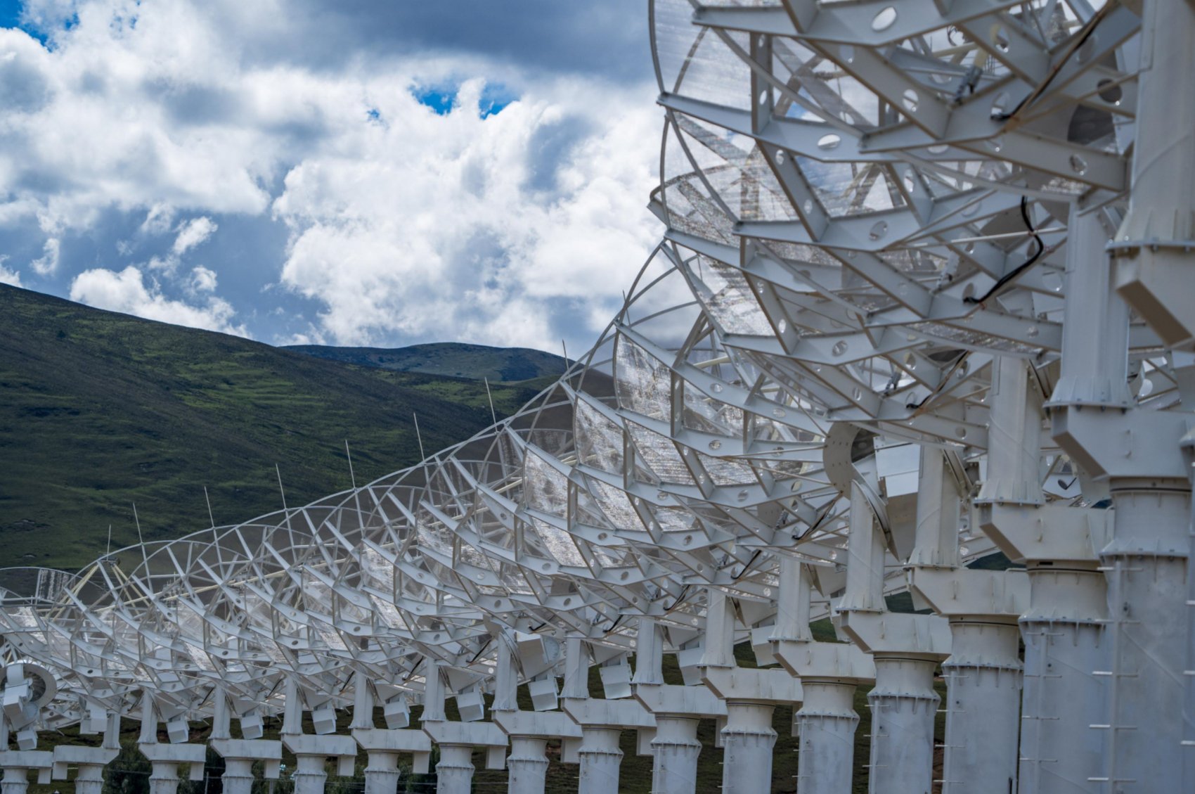 圆环阵太阳射电成像望远镜. 四川在线记者 何海洋 摄