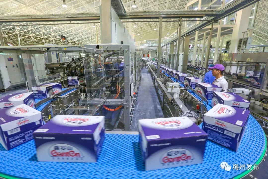 百岁山(梅州)饮料有限公司生产车间.