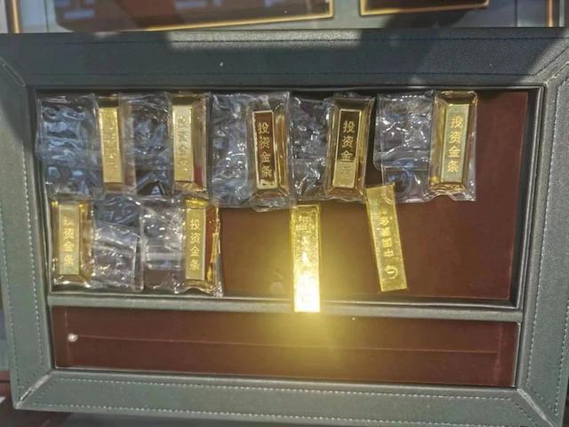 警方查扣的金条.图源:辽宁警方