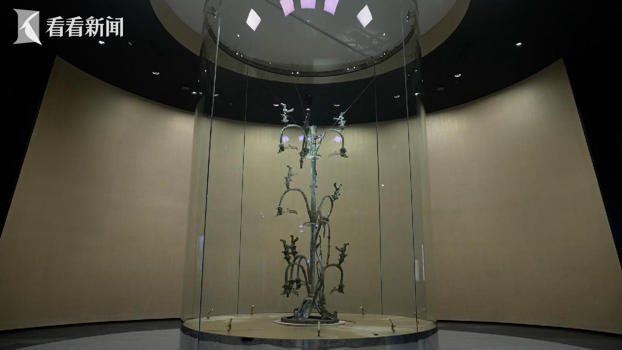 三星堆"焕新":看青铜神树"喜迁新居"_新浪财经_新浪网