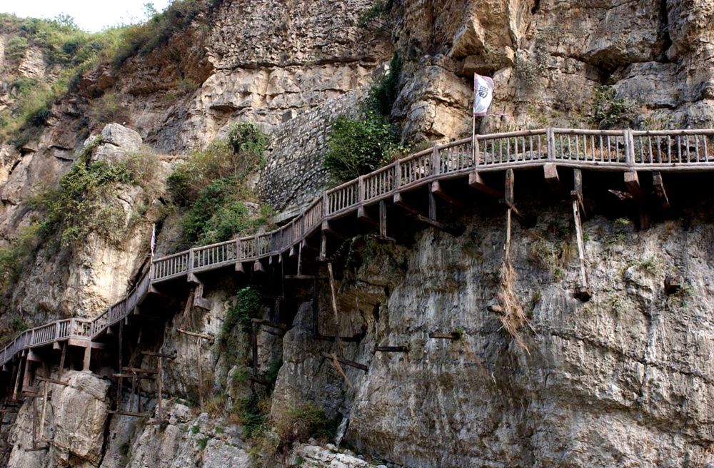 明月峡栈道 新华社记者 陶明 摄