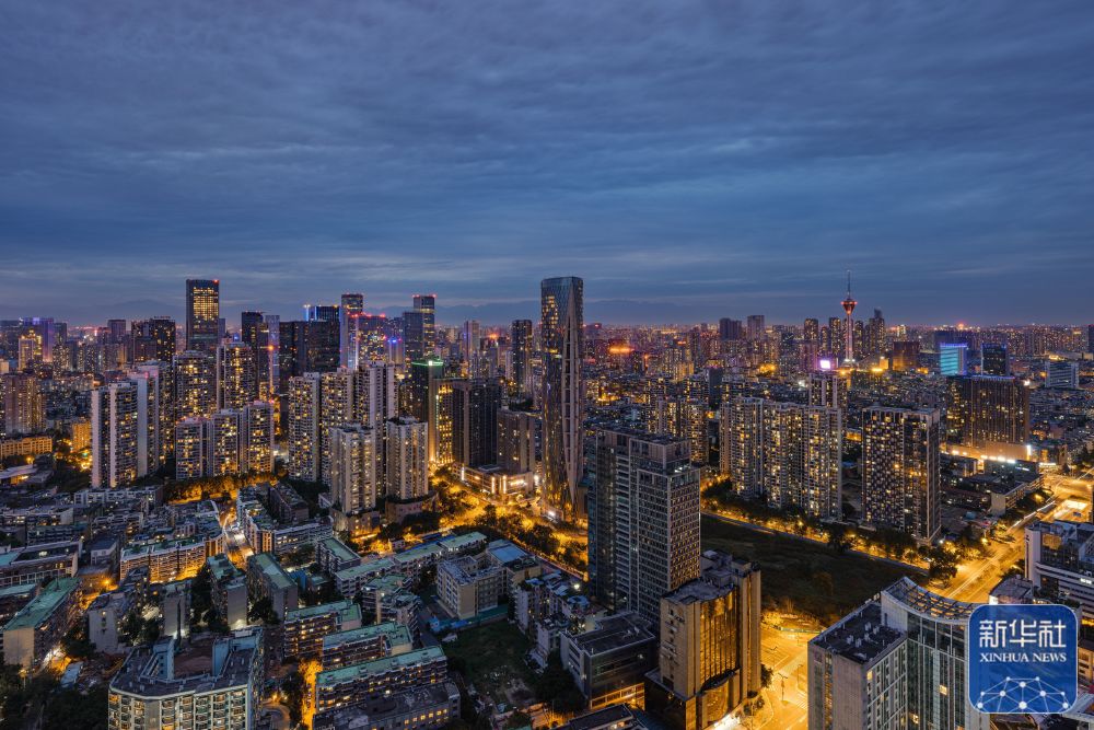 这是7月25日拍摄的成都夜景.