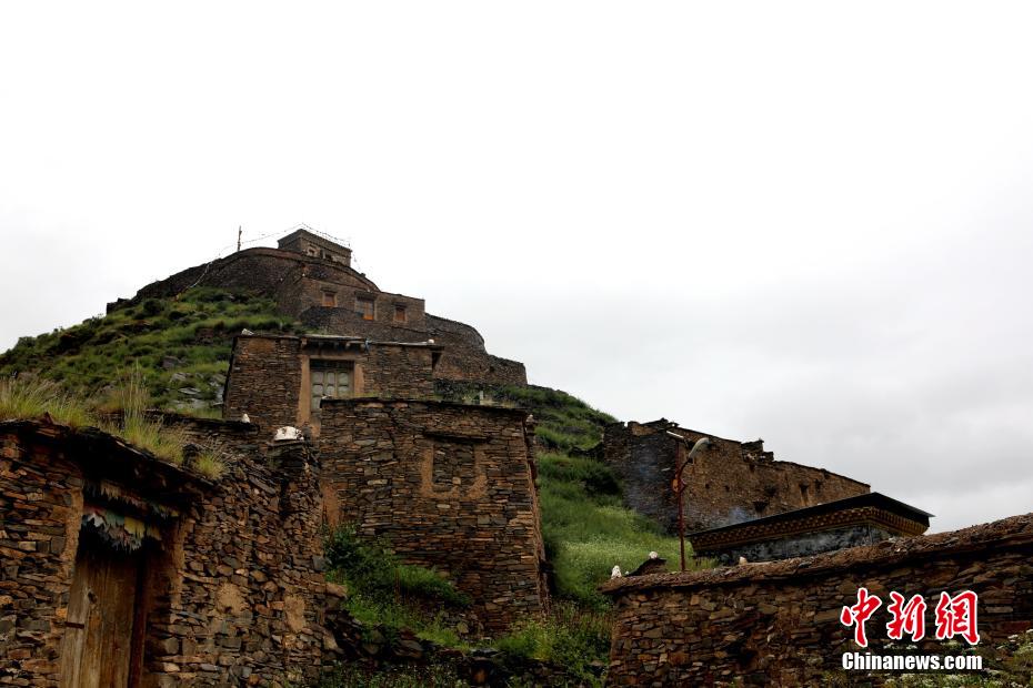 称多县位于青海省中部.