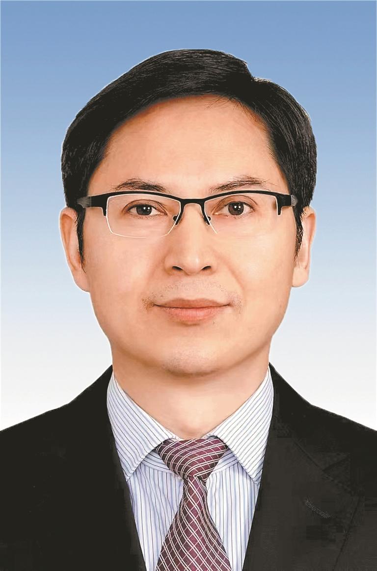 张礼卫同志简历 张礼卫,男,汉族,1969年7月生,研究生,中共党员,现任