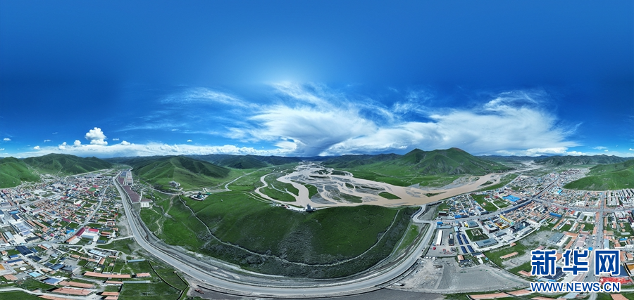 青海省果洛藏族自治州达日县境内拍摄的黄河辫状水系