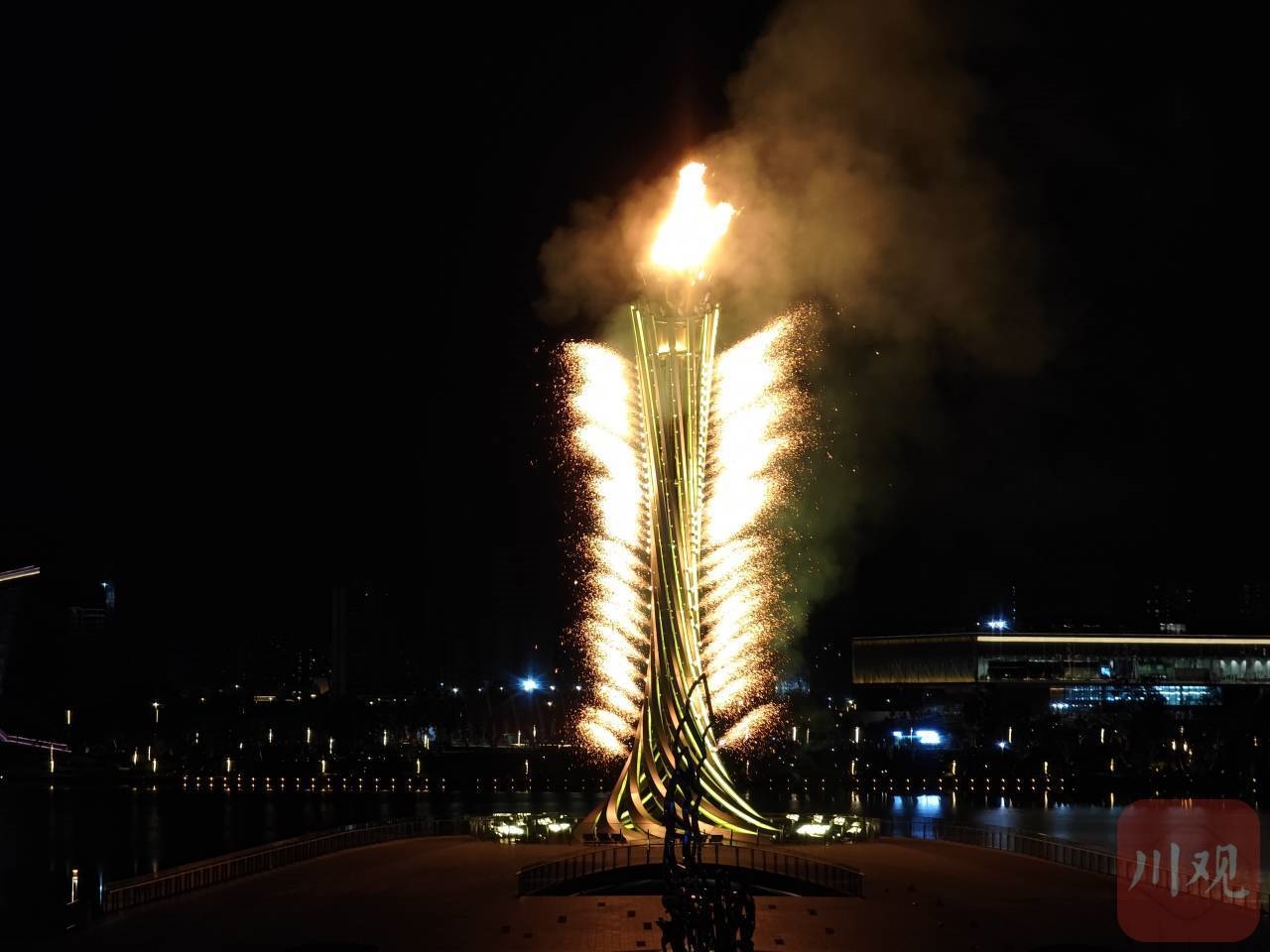 天府融媒看大运丨成都大运会主火炬点燃!