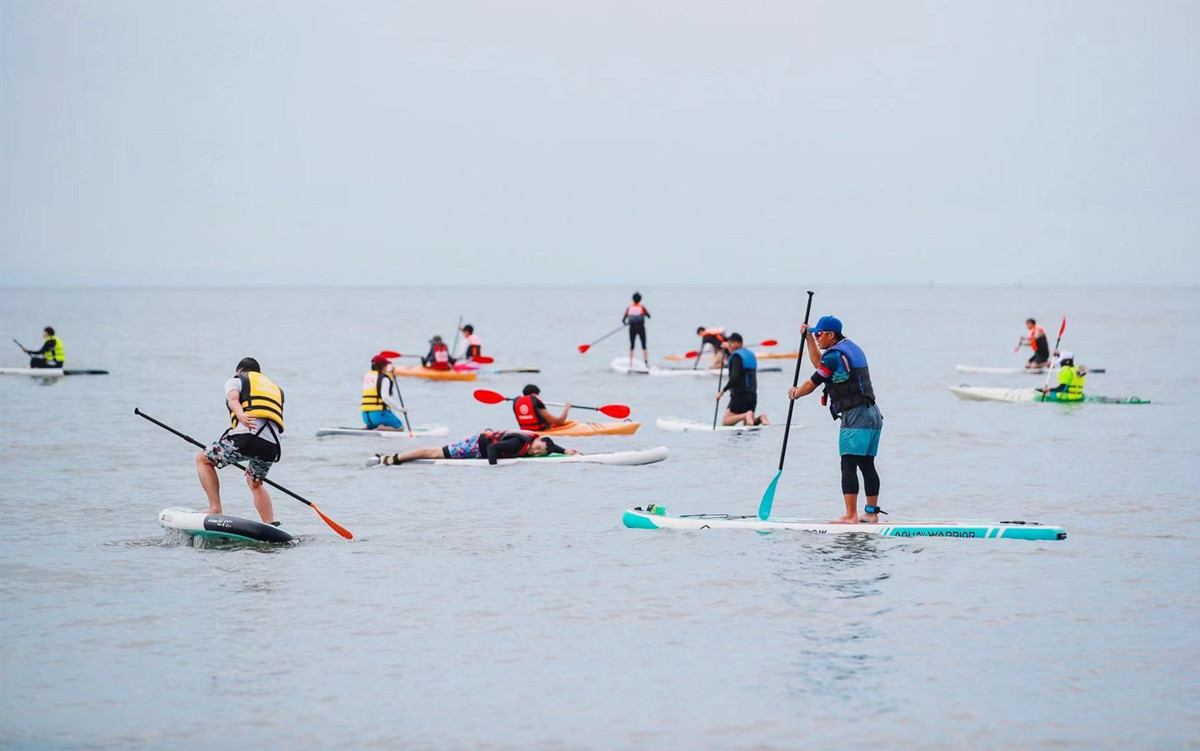 海滨游泳场和水上运动中心等旅游配套服务为一体的综合竞技,运动,休闲