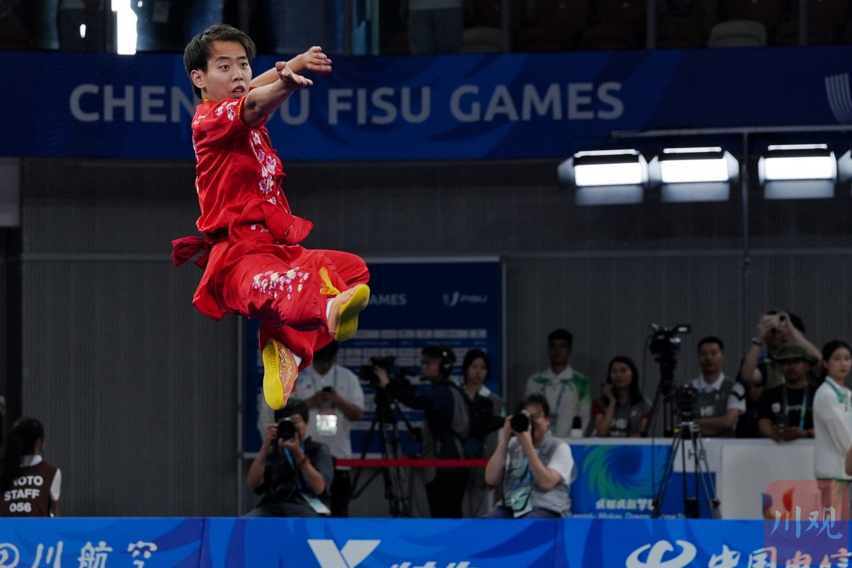 c视觉 |又添一金!中国选手金哲典获成都大运会武术项目男子长拳金牌