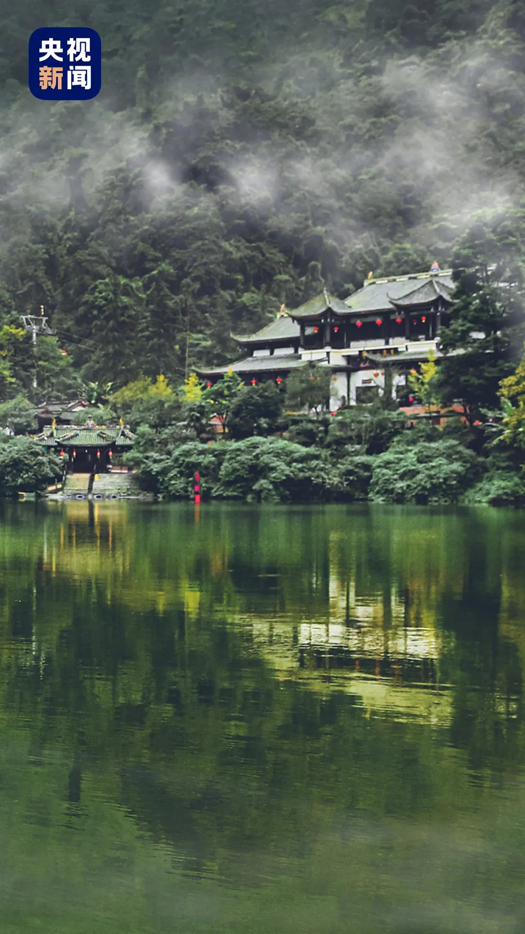 △青城山,中国四大道教名山之一,群峰环绕起伏、林木葱茏幽翠,享有“青城天下幽”的美誉。