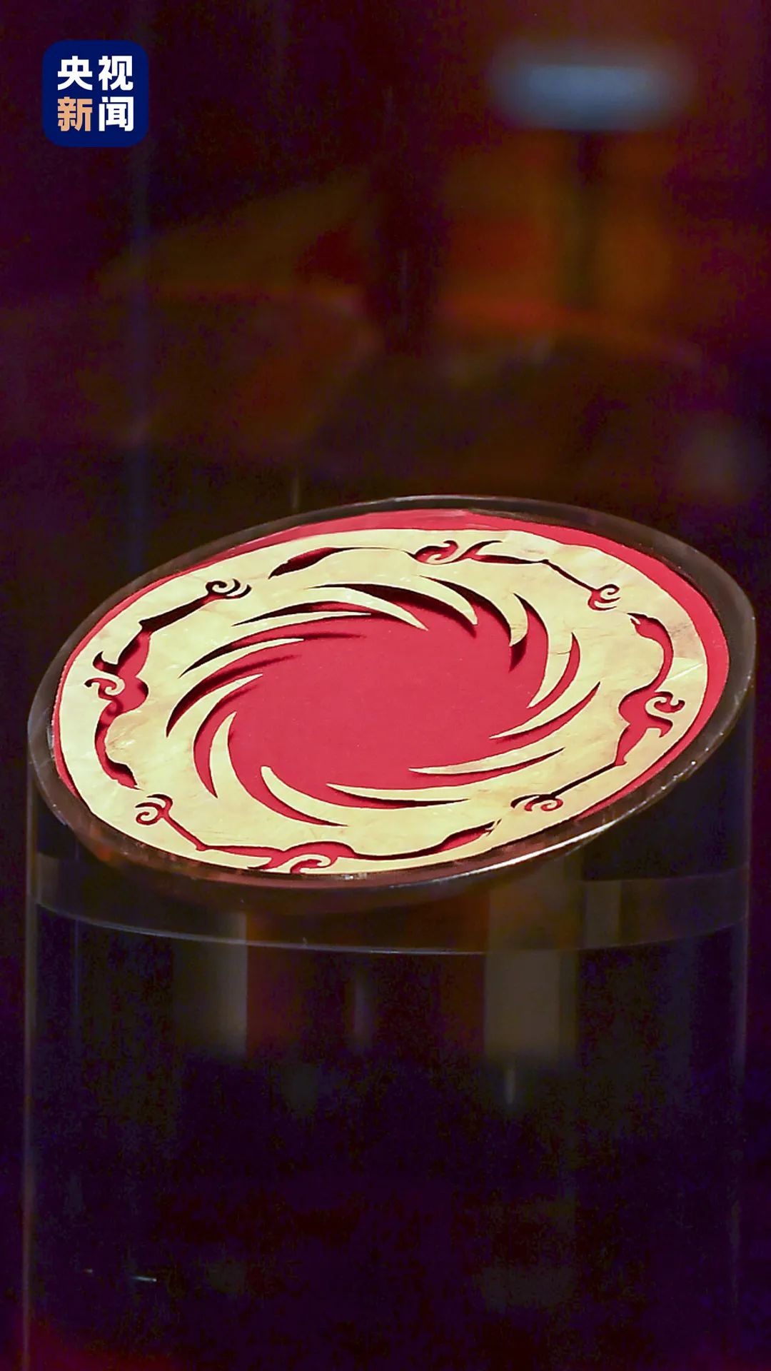 △四鸟衔尾绕日,循环往复,生生不息。