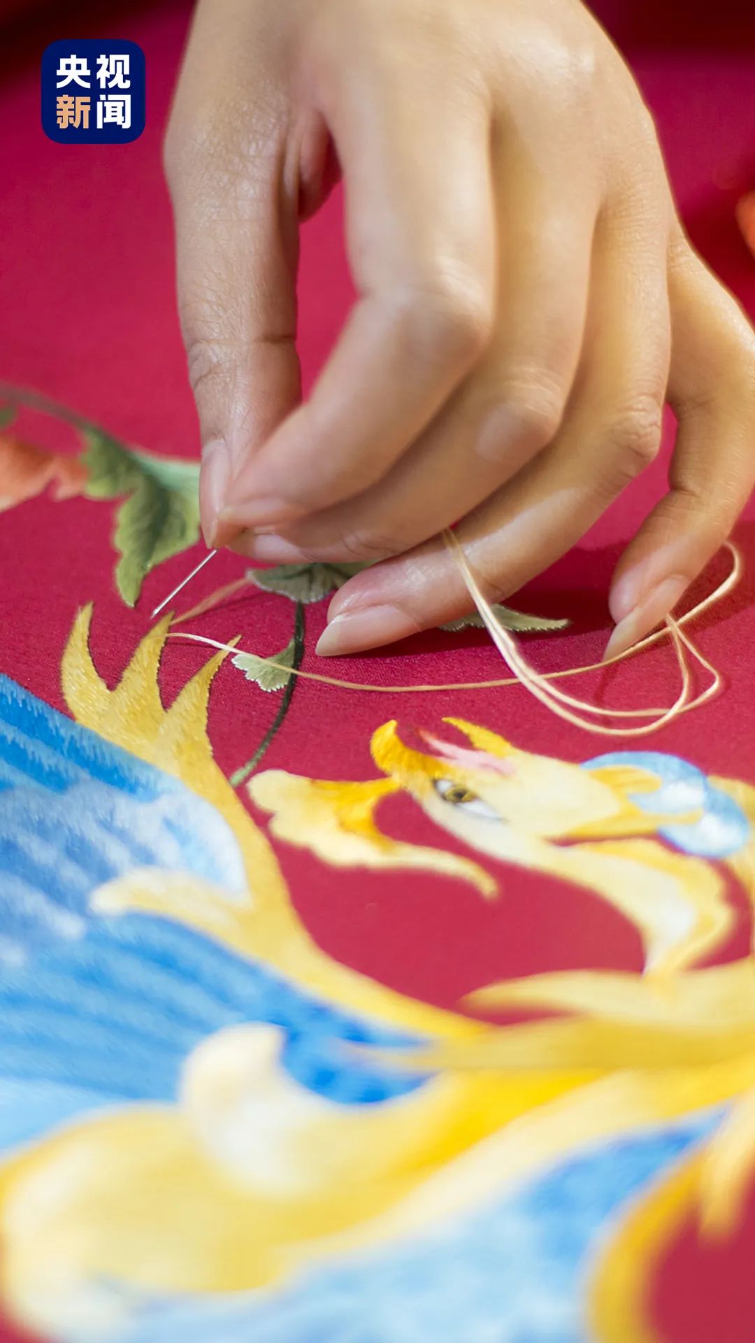 △蜀绣。蜀绣以其明丽清秀的色彩和精湛细腻的针法形成了独特韵味。