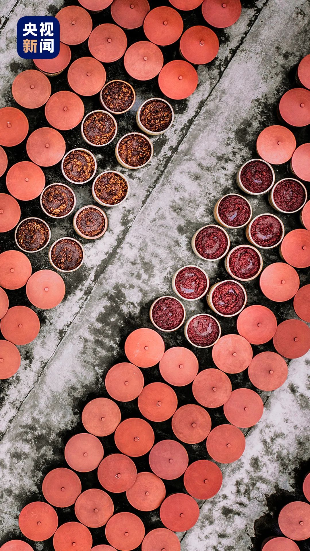 △豆瓣酱被誉为“川菜灵魂”