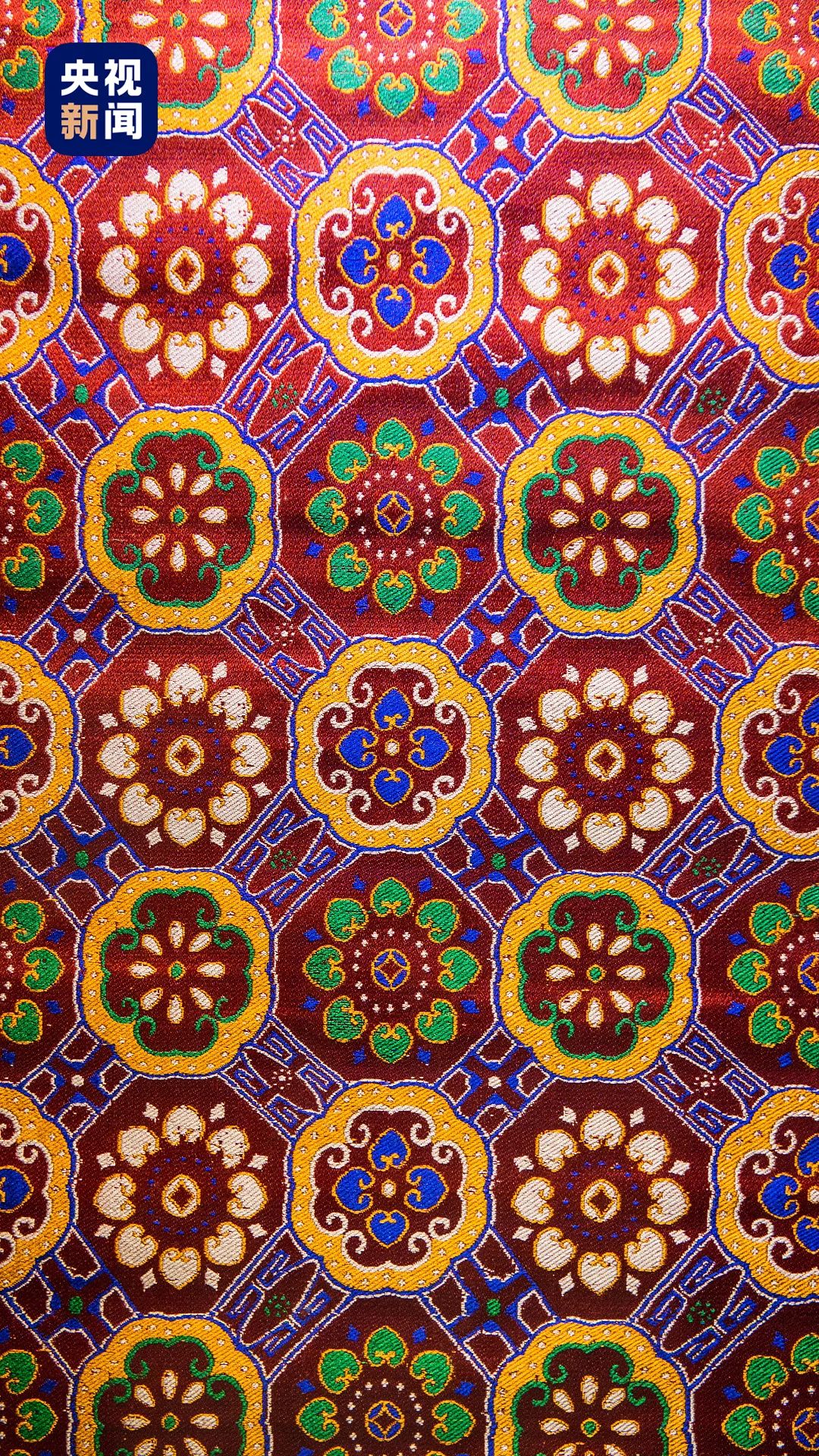 △蜀锦,国家级非物质文化遗产,以其外观华丽、工艺精湛的特点受到人们喜爱。