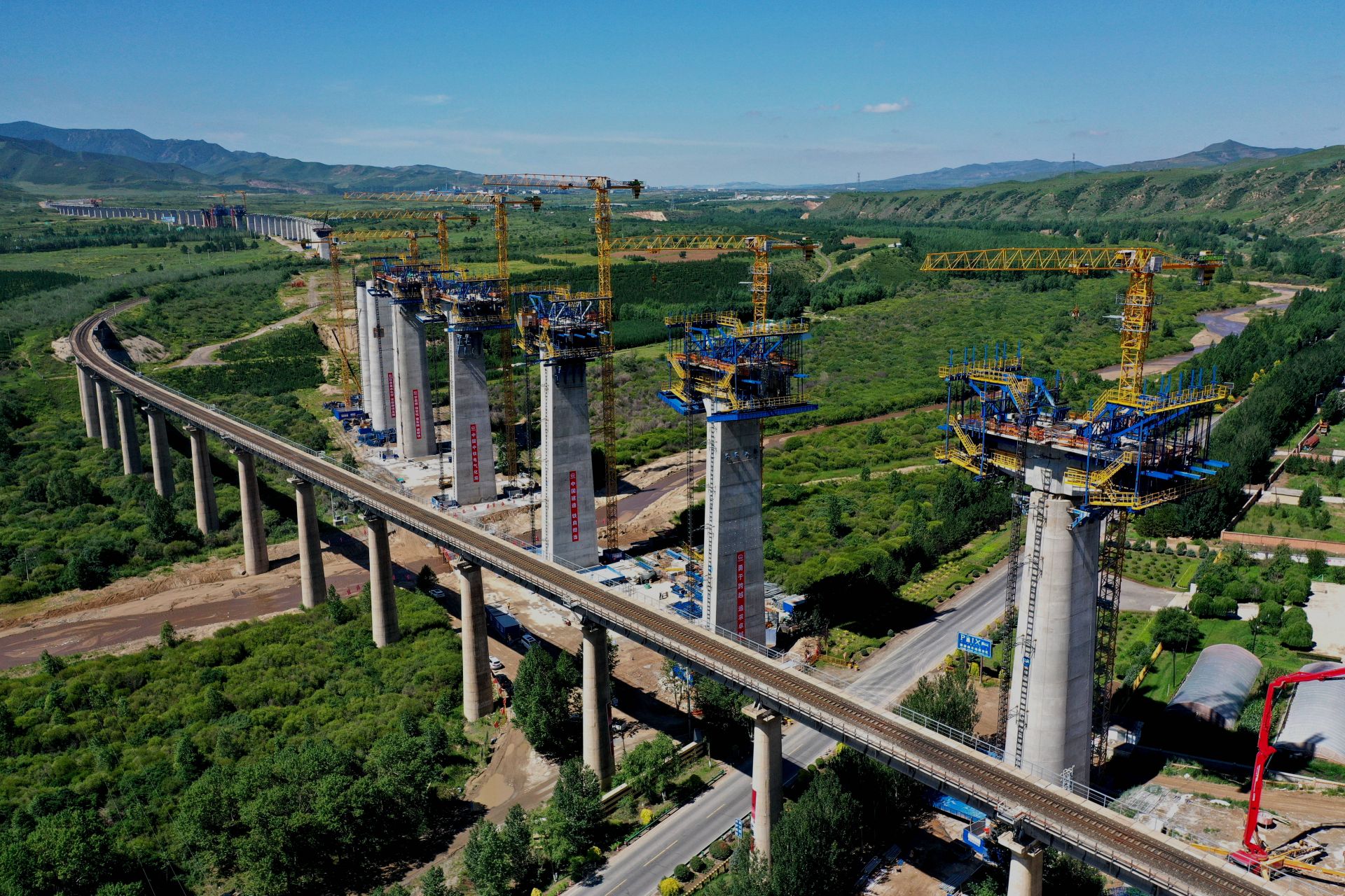 【发现最美铁路·坐着火车看草原】走进多伦河特大桥|铁路_新浪财经