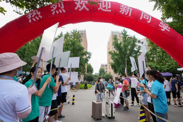 大學要“踮起腳尖”來迎接新生｜新京報專欄 - 新浪香港