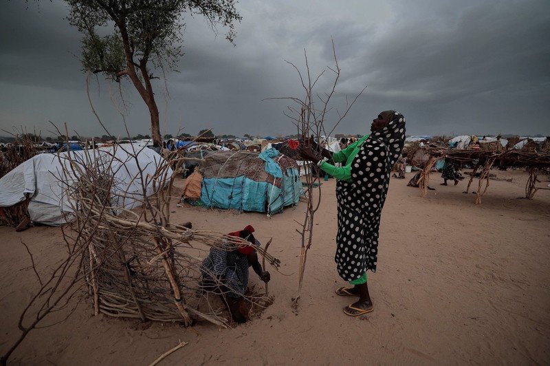 △当地本事7月27日，苏丹黎民逃离家园至乍得隐迹